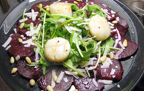 Rote-Bete-Carpaccio mit Jakobsmuscheln